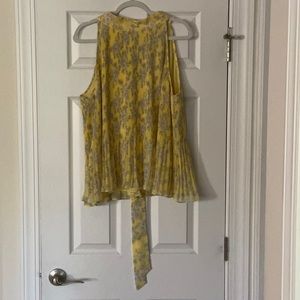 1.State Yellow Flower Print Sleeveless Top